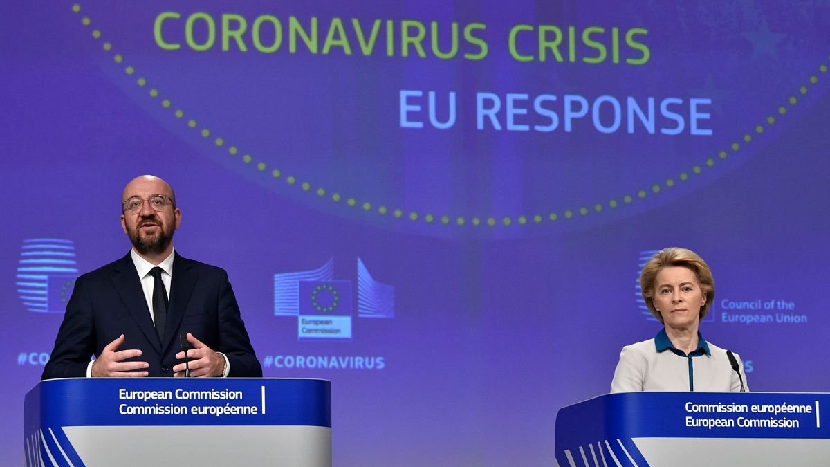 مؤتمر صحفي لرئيسة المفوضية الأوروبية أورسولا فون دير لين  ورئيس المجلس الأوروبي تشارلز ميشيل في مقر الاتحاد الأوروبي في بروكسل في 15 أبريل / نيسان.2020.  
