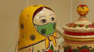Matrjoschka mit Maske
