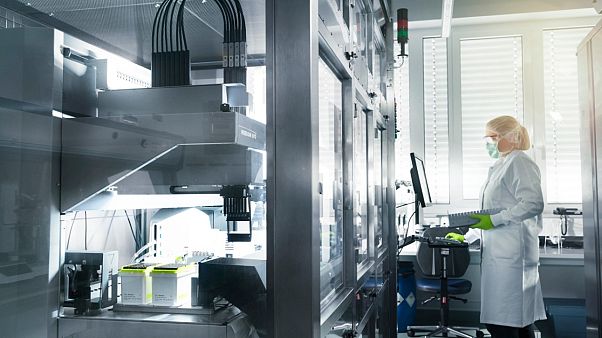 A BioNTech laborja a cég felvételén A BioNTech laborja a cég felvételén