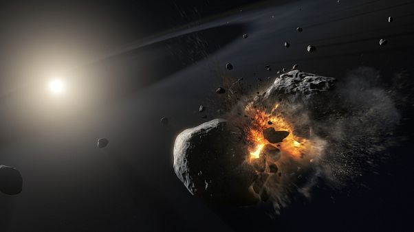 Fomalhaut b'nin nasıl oluşmuş olabileceğine dair illüstrasyon Fomalhaut b'nin nasıl oluşmuş olabileceğine dair illüstrasyon