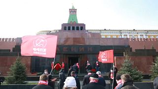 Юбилей Ленина: цветы, флаги и маски