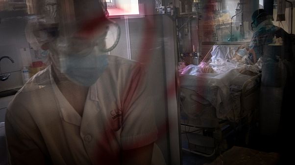 Mortes por Covid-19 chegam às 22 mil em Espanha Mortes por Covid-19 chegam às 22 mil em Espanha