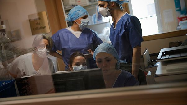 Fransa, koronavirüse karşı nikotin tedavisini test ediyor Fransa, koronavirüse karşı nikotin tedavisini test ediyor