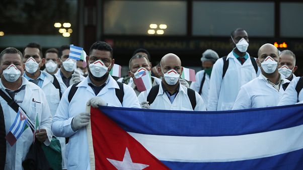 Médicos cubanos llegan a Italia para ayudar a luchar contra el coronavirus Médicos cubanos llegan a Italia para ayudar a luchar contra el coronavirus