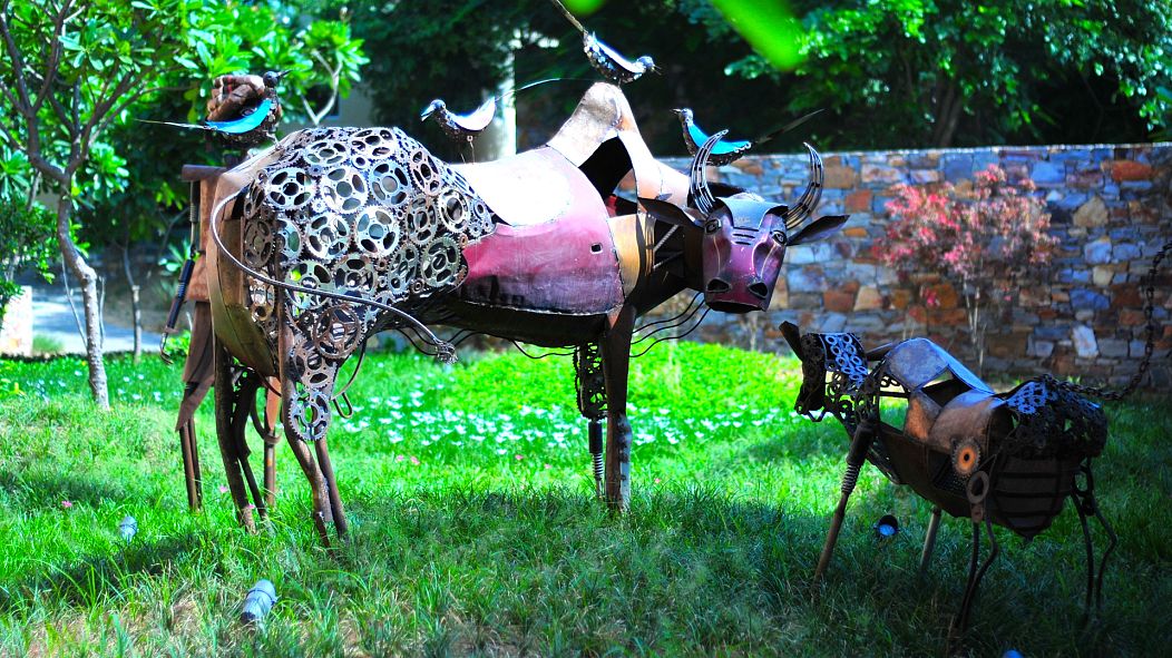 Indian artist makes breathtaking sculptures out of recycled metal | Euronews
