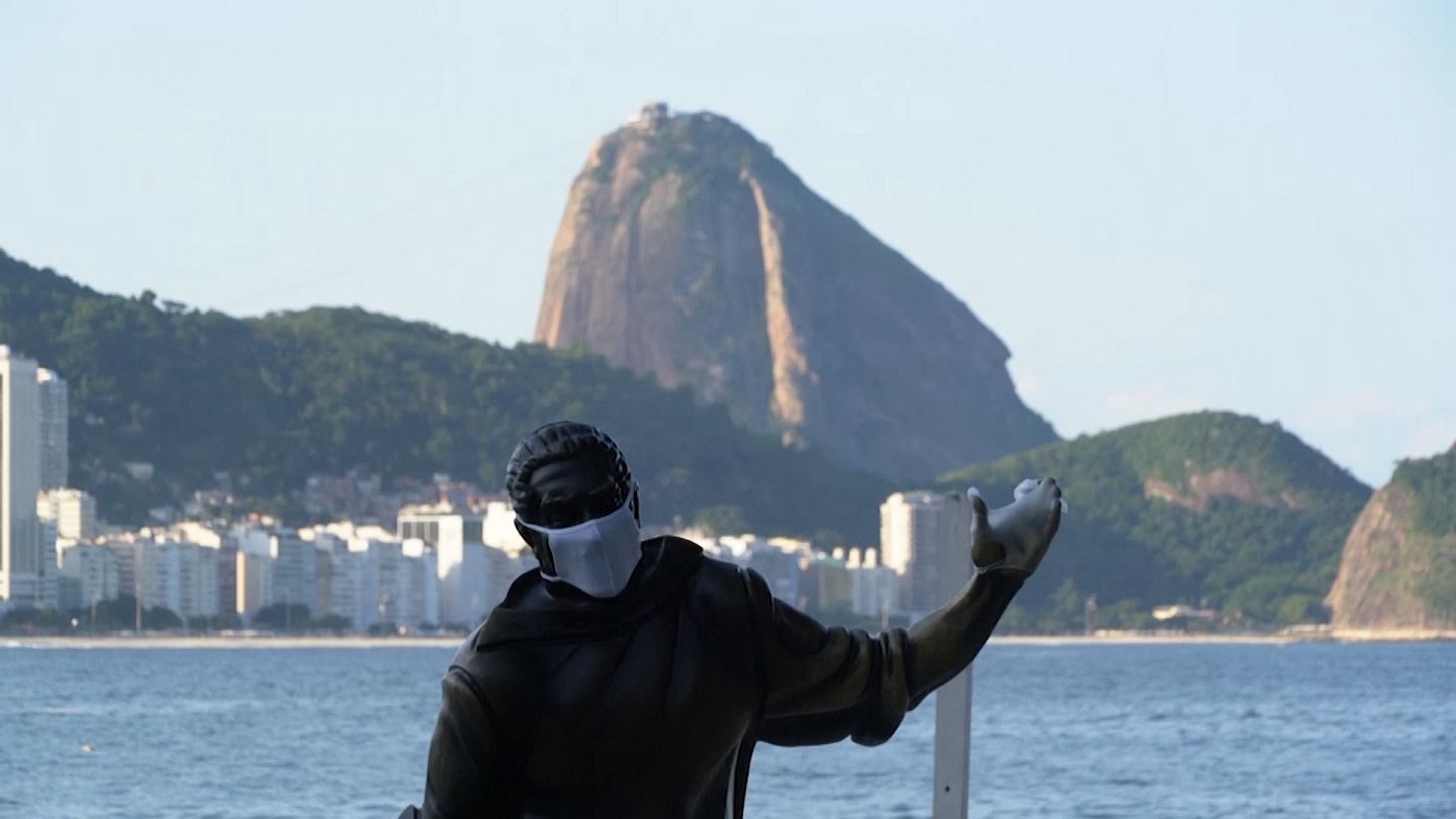 Face Masks Put On Rio De Janeiro S Statues In Bid To Stop Covid 19 Euronews