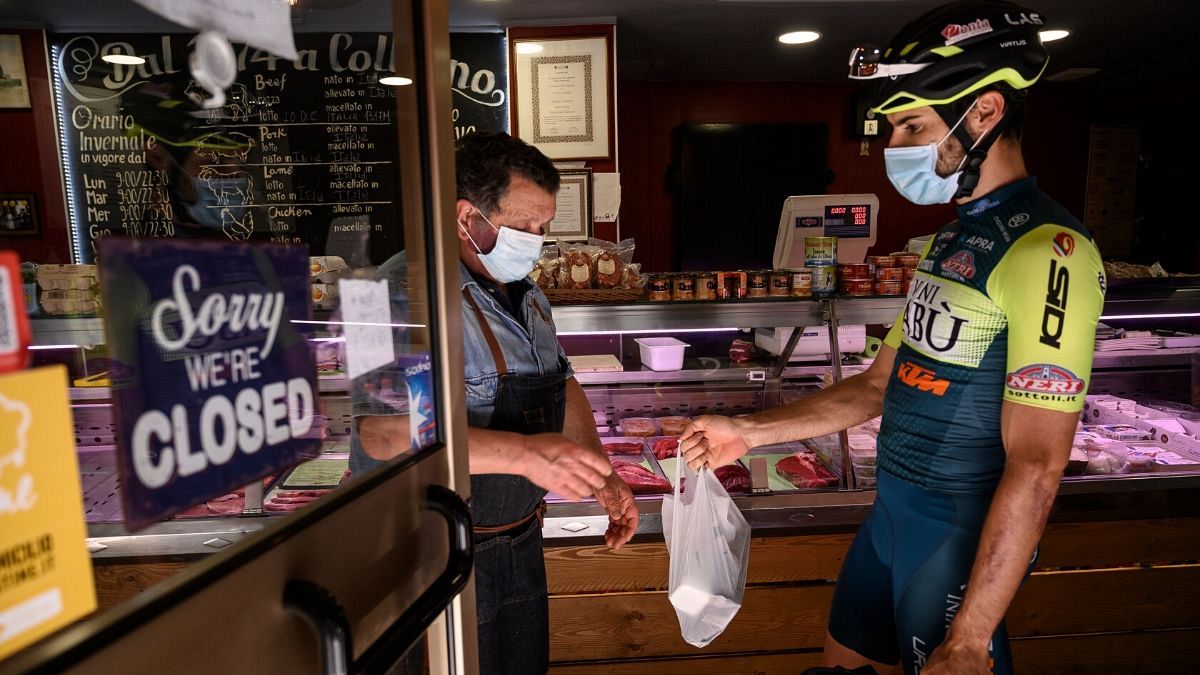 دوچرخه‌سوار حرفه‌ای برای «روی فرم ماندن» پیک رستوران شد