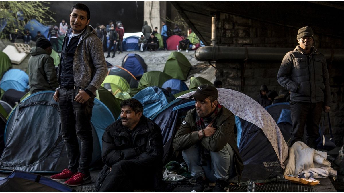 الأزمة الصحية الناجمة عن فيروس كورونا تعلق ملفات طالبي اللجوء والمهاجرين في فرنسا