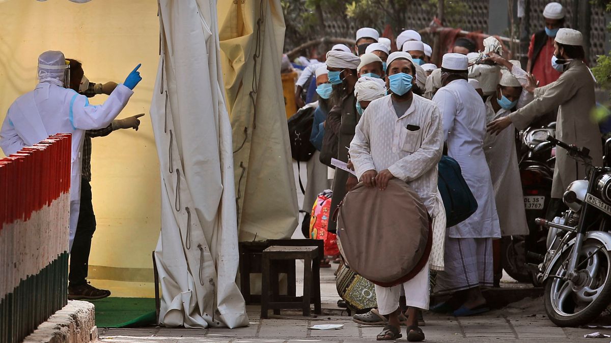 Hindistan'da Covid-19'u yaymakla suçlanan Müslümanlar bazı hastanelere alınmıyor