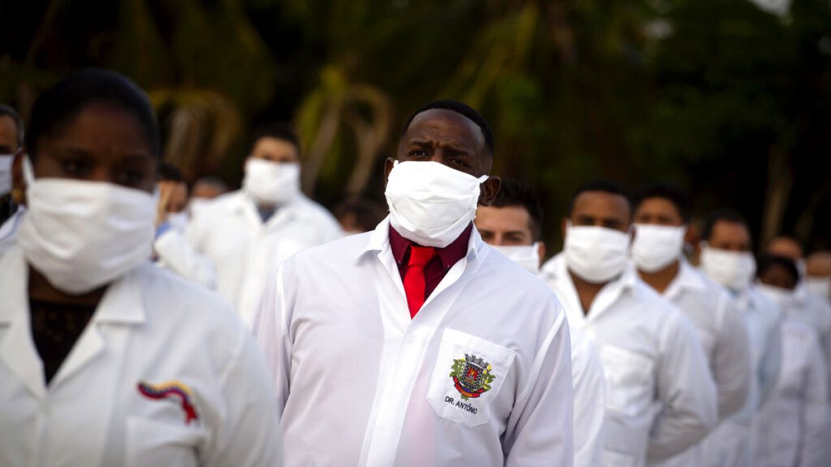 Kubai egészségügyi csapat, orvosok és ápolók kiküldetés előtt