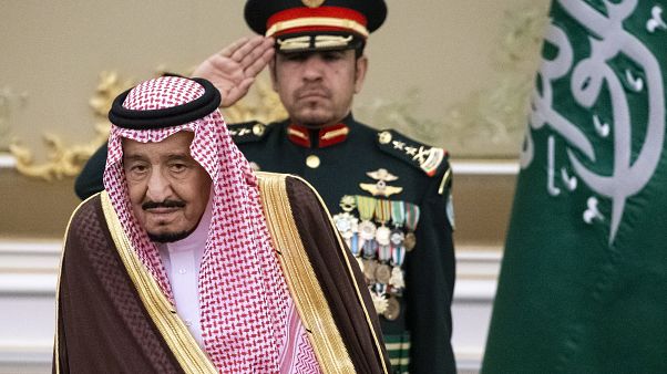 السعودية نيوز |
الملك سلمان يُقيل مسؤولاً عسكرياً من الأسرة الحاكمة ويحيله للتحقيق بتهم فساد
السعودية نيوز |
الملك سلمان يُقيل مسؤولاً عسكرياً من الأسرة الحاكمة ويحيله للتحقيق بتهم فساد