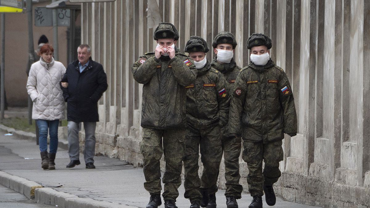 Около 900 российских военнослужащих заразились коронавирусом