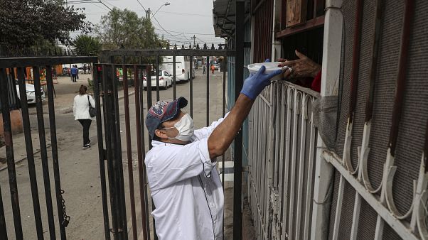 El coronavirus provoca colas de hambre en Chile El coronavirus provoca colas de hambre en Chile