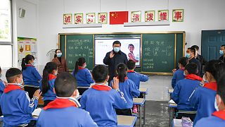 Κίνα: «Χωρίς φιλιά και αγκαλιές» η επιστροφή των μαθητών στο σχολείο