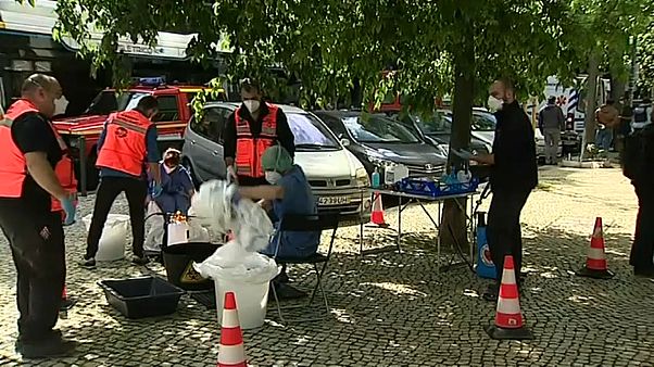 Refugiados e requerentes de asilo fazem teste à Covid-19 em Lisboa Refugiados e requerentes de asilo fazem teste à Covid-19 em Lisboa