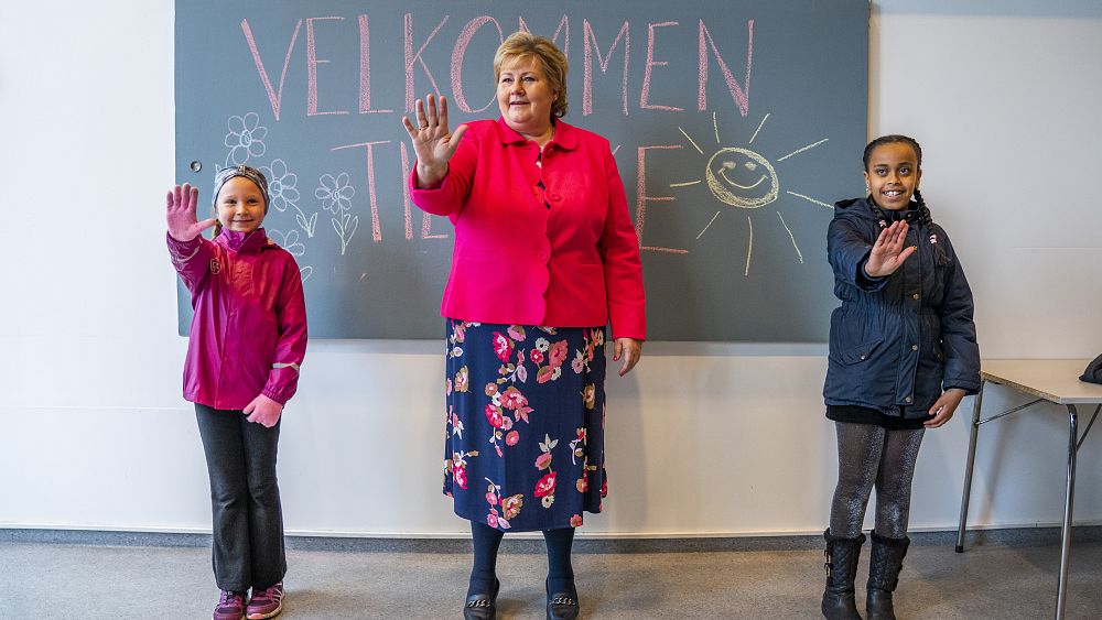 شاهد: عودة التلاميذ إلى المدارس في النرويج   Euronews