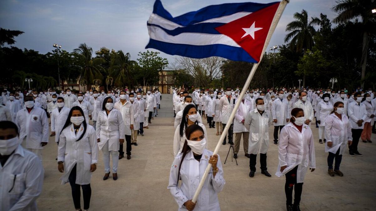 Ceremonia de despedida de los sanitarios cubanos en La Habana