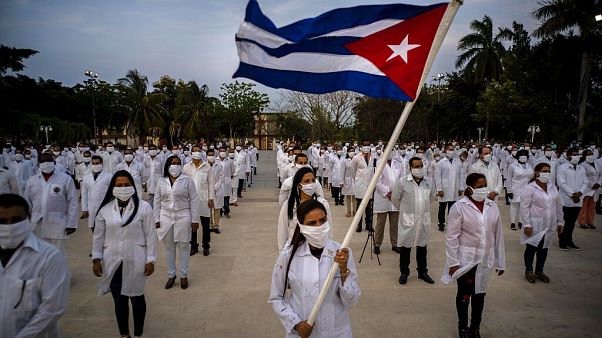 Llegan a Sudáfrica más de 200 médicos cubanos para ayudar contra ...