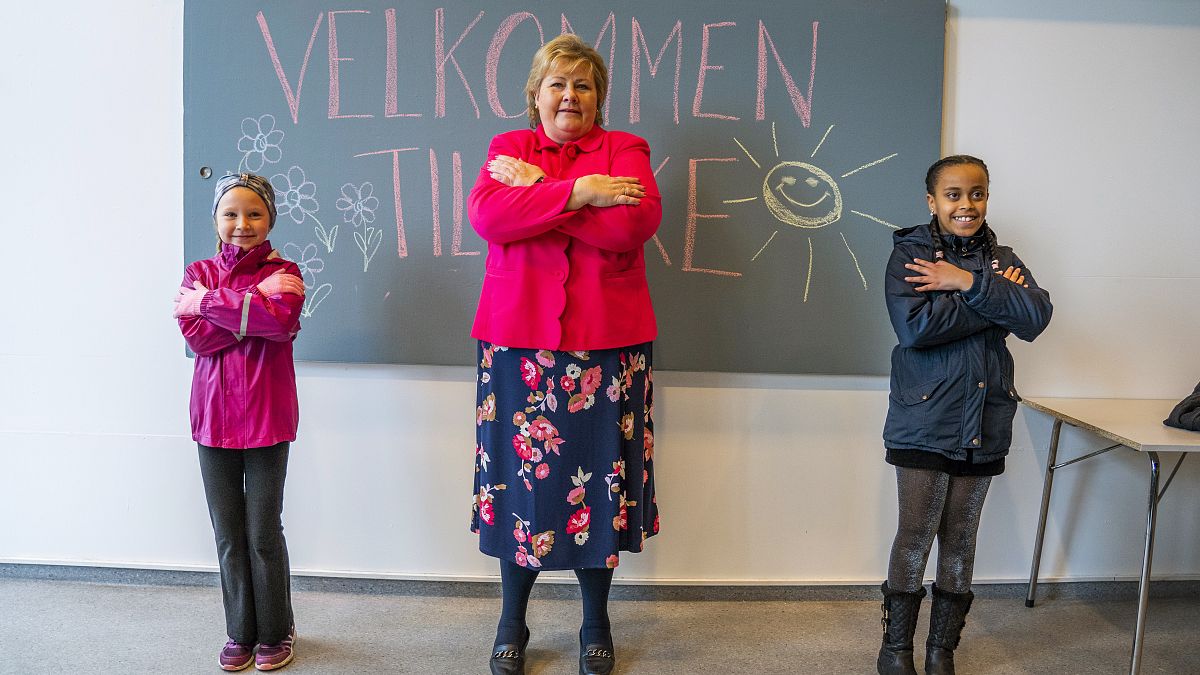 Η πρωθυπουργός της Νορβηγίας επισκέφθηκε σήμερα δημοτικό σχολείο που άνοιξε στο Όσλο