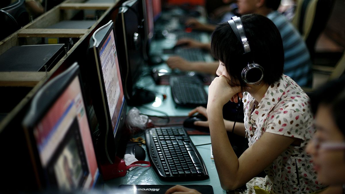 Çin'in başkenti Pekin'de bir internet kafe (arşiv) 