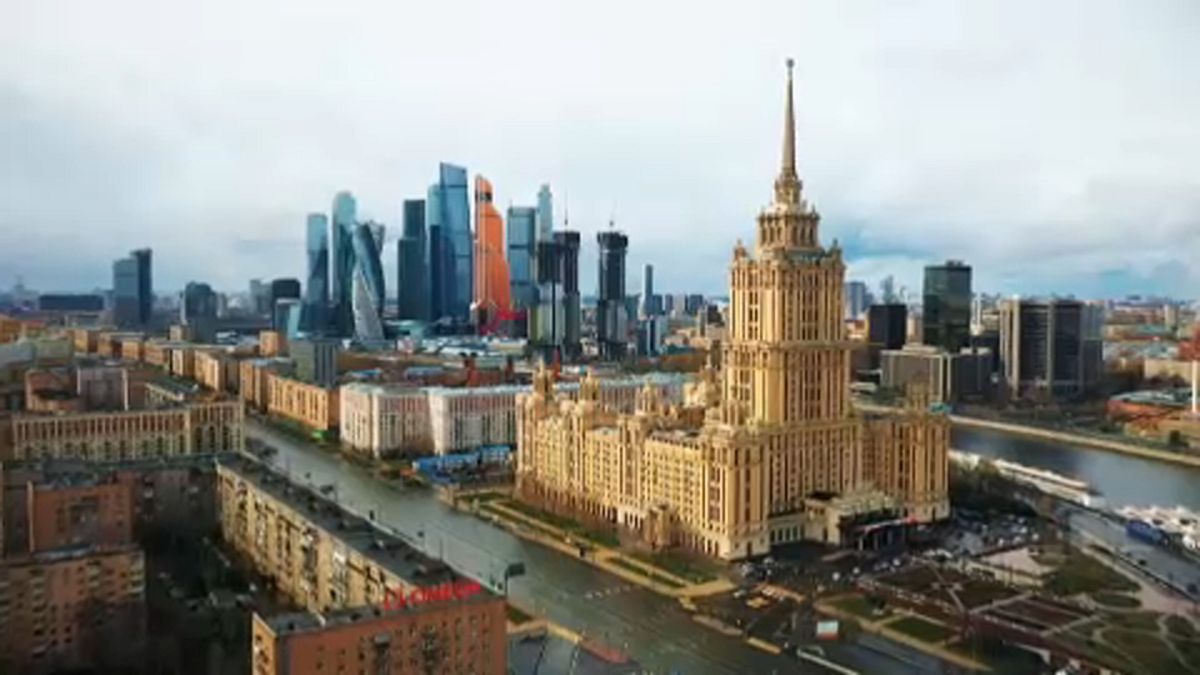 شاهد: شوارع موسكو خالية من مظاهر الحياة والسبب كورونا 
