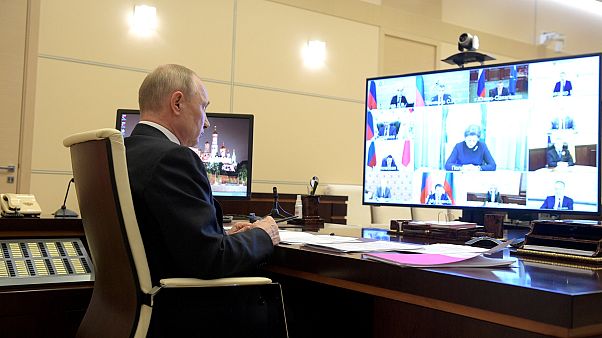 Путин продлил нерабочие дни в России до 11 мая Путин продлил нерабочие дни в России до 11 мая