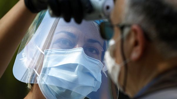 Γιατρός εξετάζει ασθενή Γιατρός εξετάζει ασθενή