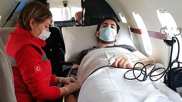 Rusya'daki akciğer hastası tıp öğrencisi ambulans uçakla Türkiye'ye getirildi Rusya'daki akciğer hastası tıp öğrencisi ambulans uçakla Türkiye'ye getirildi