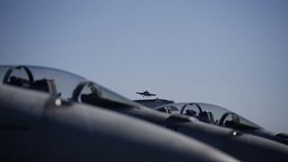 Un avion de chasse F/A-18 Super Hornet de l'US Navy dans le ciel de la Corée du Sud, le 28 octobre 2015