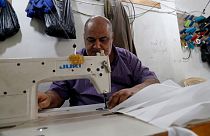 Γάζα: Μαζική παραγωγή μασκών