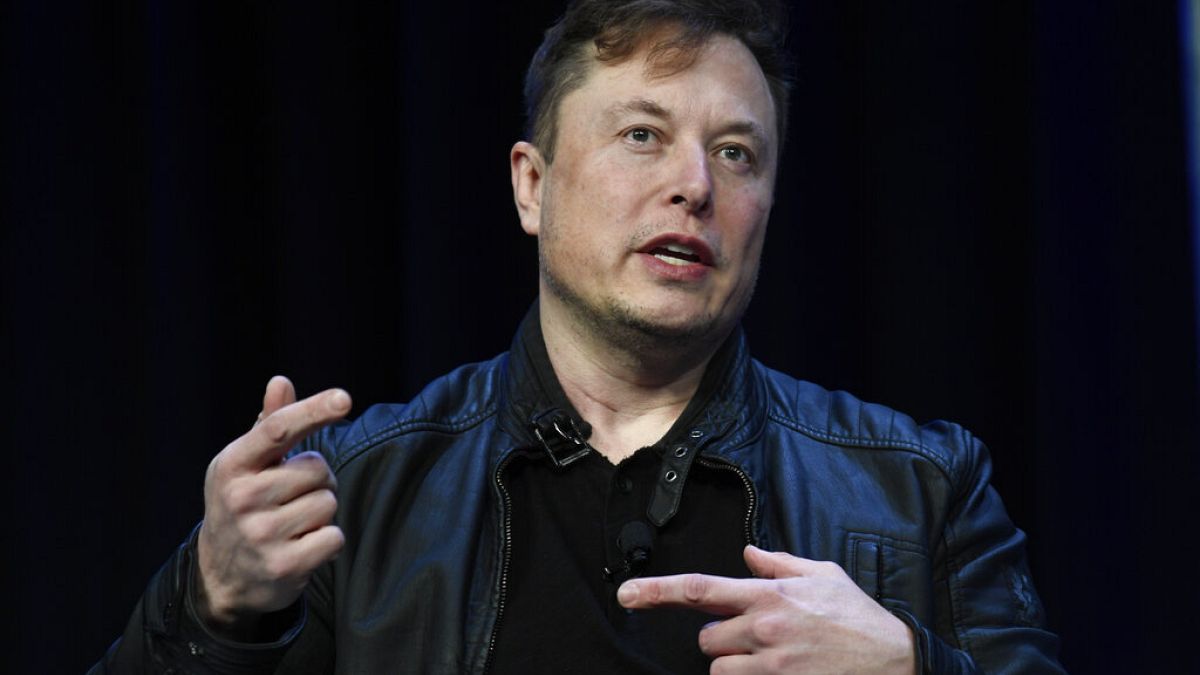 Elon Musk'tan koronavirüs yorumu: 'İnsanları eve zorla kapatmak faşizmdir'