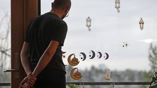 في انتظار الغروب للإفطار في ظل الحجر الصحي، في سياتل/الولايات المتحدة - 2020/04/29 في انتظار الغروب للإفطار في ظل الحجر الصحي، في سياتل/الولايات المتحدة - 2020/04/29