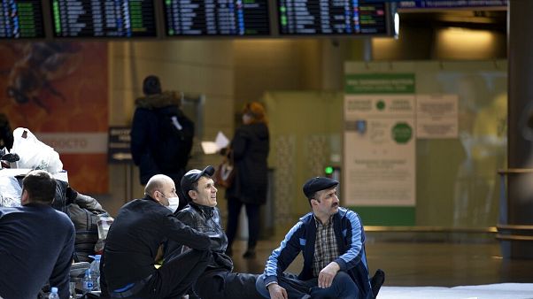 Rusya'dan Tacikistan'a dönmeyi bekleyen bir grup / Arşiv Rusya'dan Tacikistan'a dönmeyi bekleyen bir grup / Arşiv