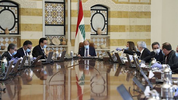 وسط غضب الشارع.. خطة إنقاذ اقتصادية تبصر النور في لبنان وسط غضب الشارع.. خطة إنقاذ اقتصادية تبصر النور في لبنان