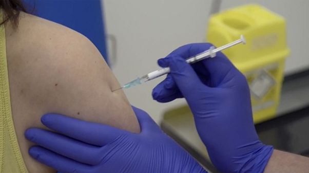 İngiltere'de aşı testi İngiltere'de aşı testi