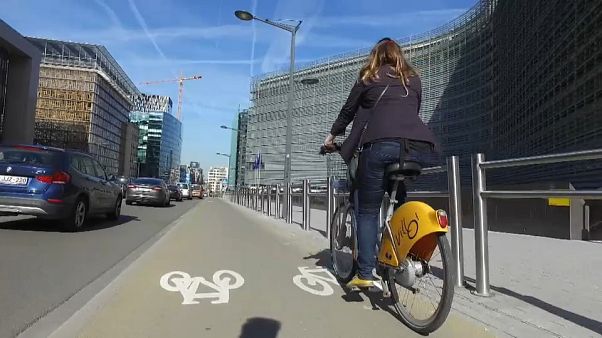 Sindaco di Bruxelles: "E' il momento di cambiare". Più piste ciclabili in città Sindaco di Bruxelles: "E' il momento di cambiare". Più piste ciclabili in città