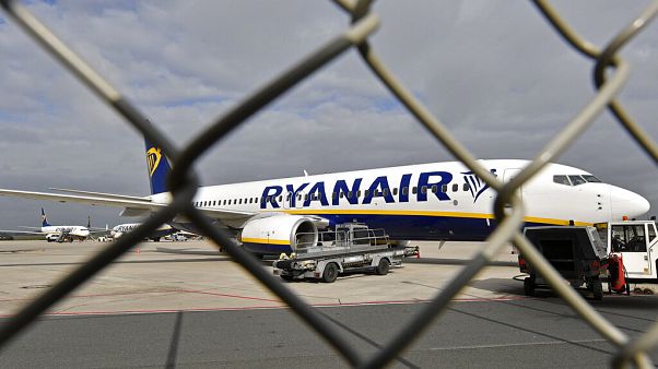 Ryanair'de Covid-19 salgını: 3 bin kişi işini kaybetme riskiyle karşı karşıya Ryanair'de Covid-19 salgını: 3 bin kişi işini kaybetme riskiyle karşı karşıya