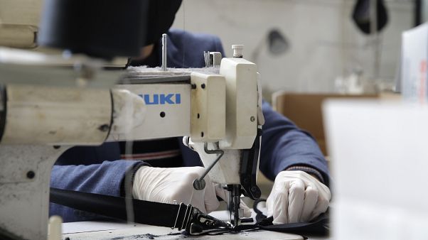 Maske üretimi, İtalya Maske üretimi, İtalya