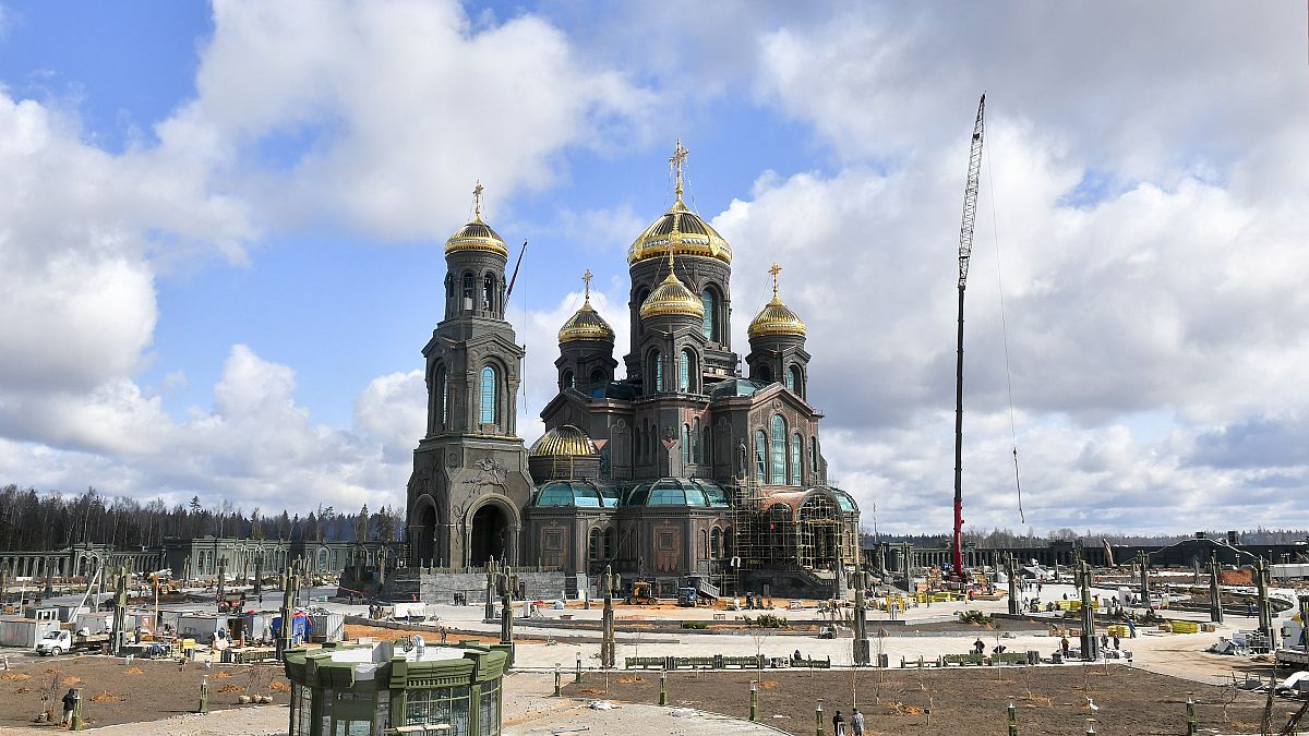 الكنيسة الروسية تعدل عن نصب فسيفساء لبوتين في كاتدرائية قرب موسكو
