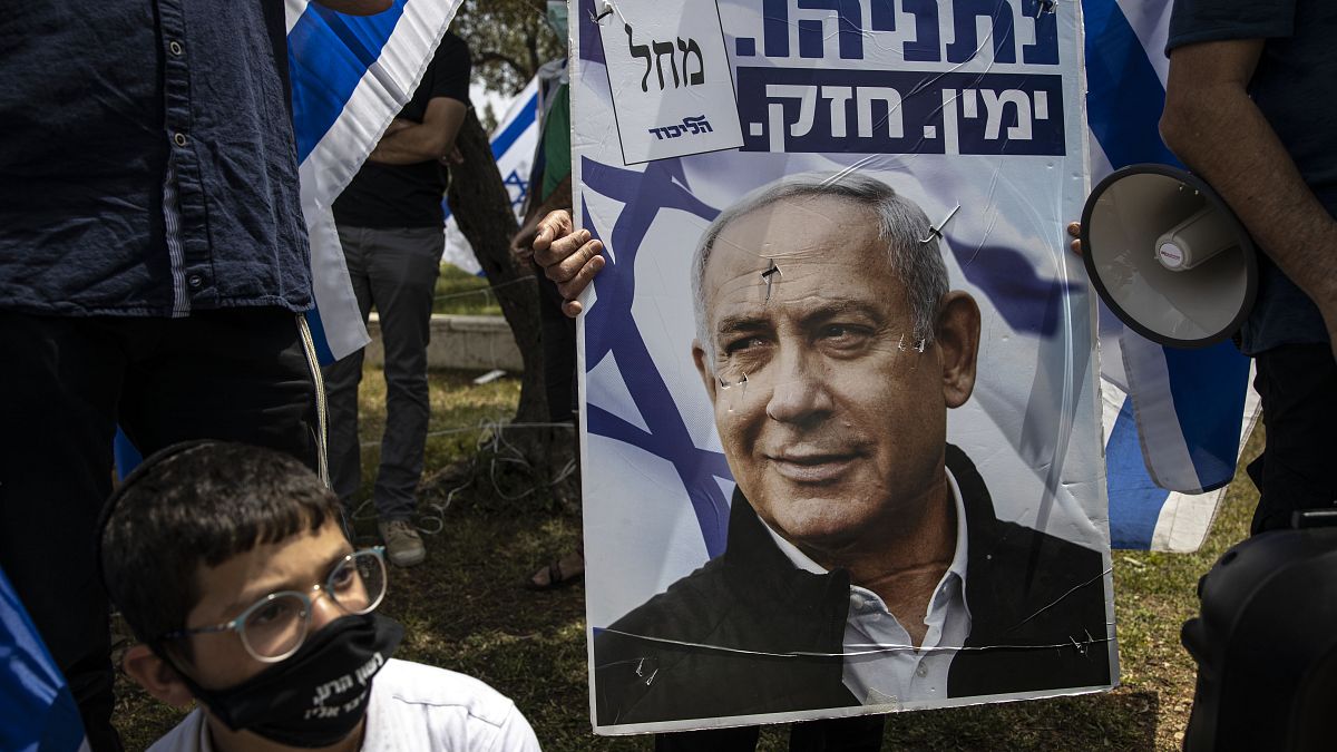 Megkezdődött a per, amely dönthet Netanjahu sorsáról