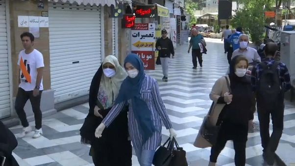 Iran, riaprono le moschee: "Pregate, ma a distanza" Iran, riaprono le moschee: "Pregate, ma a distanza"
