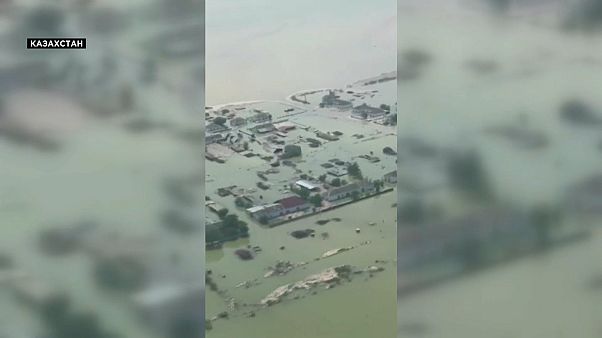 Прорыв узбекской дамбы затопил юг Казахстана Прорыв узбекской дамбы затопил юг Казахстана
