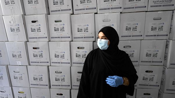 في إطار حملة دبي لتوزيع وجبات طعام خلال شهر رمضان في إطار حملة دبي لتوزيع وجبات طعام خلال شهر رمضان