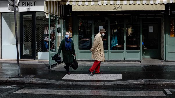 Fransa'da Covid 19 önlemleri yüzünden sokaklar boşaldı Fransa'da Covid 19 önlemleri yüzünden sokaklar boşaldı