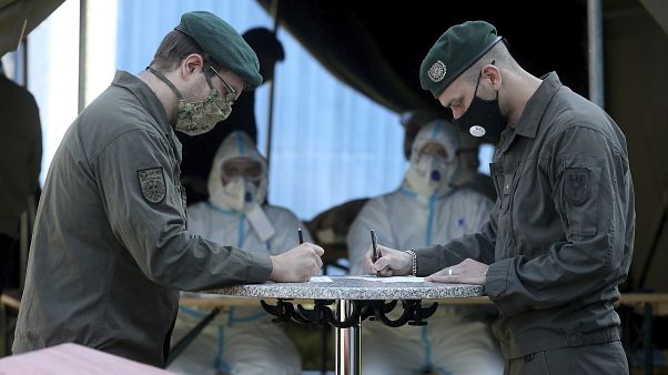 Áustria mobiliza militares na reserva para lutar contra coronavírus Áustria mobiliza militares na reserva para lutar contra coronavírus