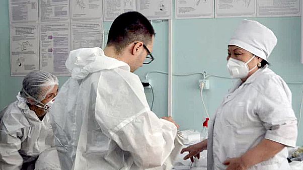 Rusya’da Covid-19 salgınından bu yana 3. kez bir doktor hastane penceresinden düştü Rusya’da Covid-19 salgınından bu yana 3. kez bir doktor hastane penceresinden düştü
