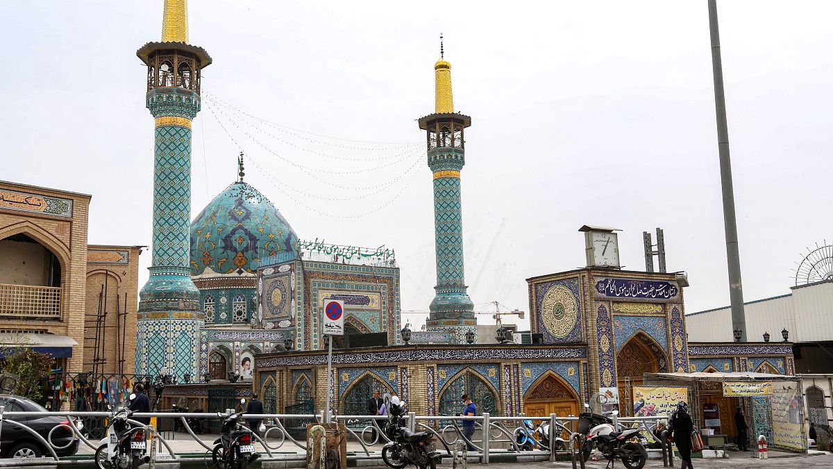 مسجد الإمام زاده في منطقة شيميران بالعاصمة الإيرانية طهران