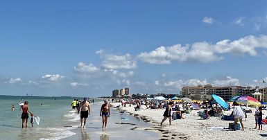 Las playas de Florida se llenan en el primer día de apertura | Euronews