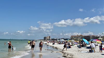 Las playas de Florida se llenan en el primer día de apertura