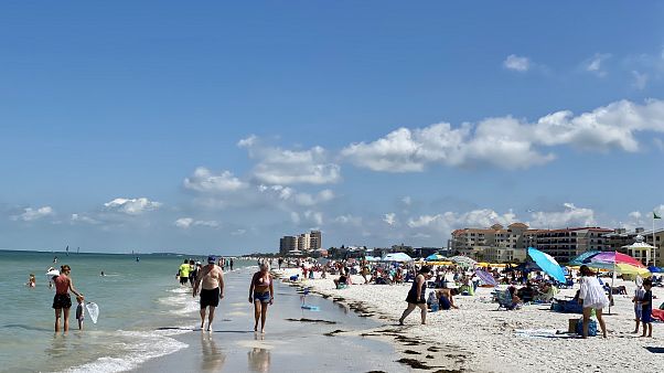 Las playas de Florida se llenan en el primer día de apertura Las playas de Florida se llenan en el primer día de apertura